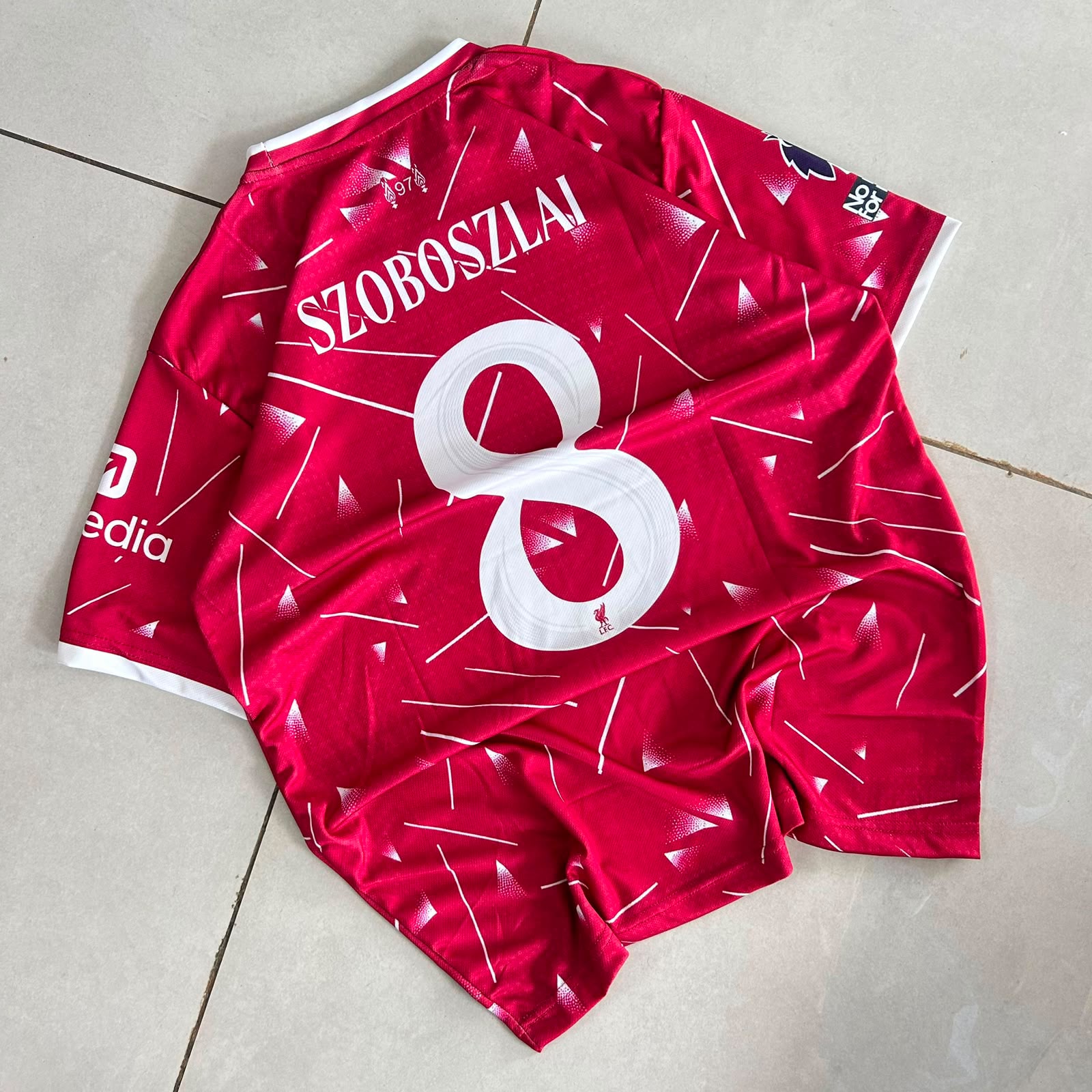 LIVERPOOL 2026-27 HOME SZOBOSZLAI view 3