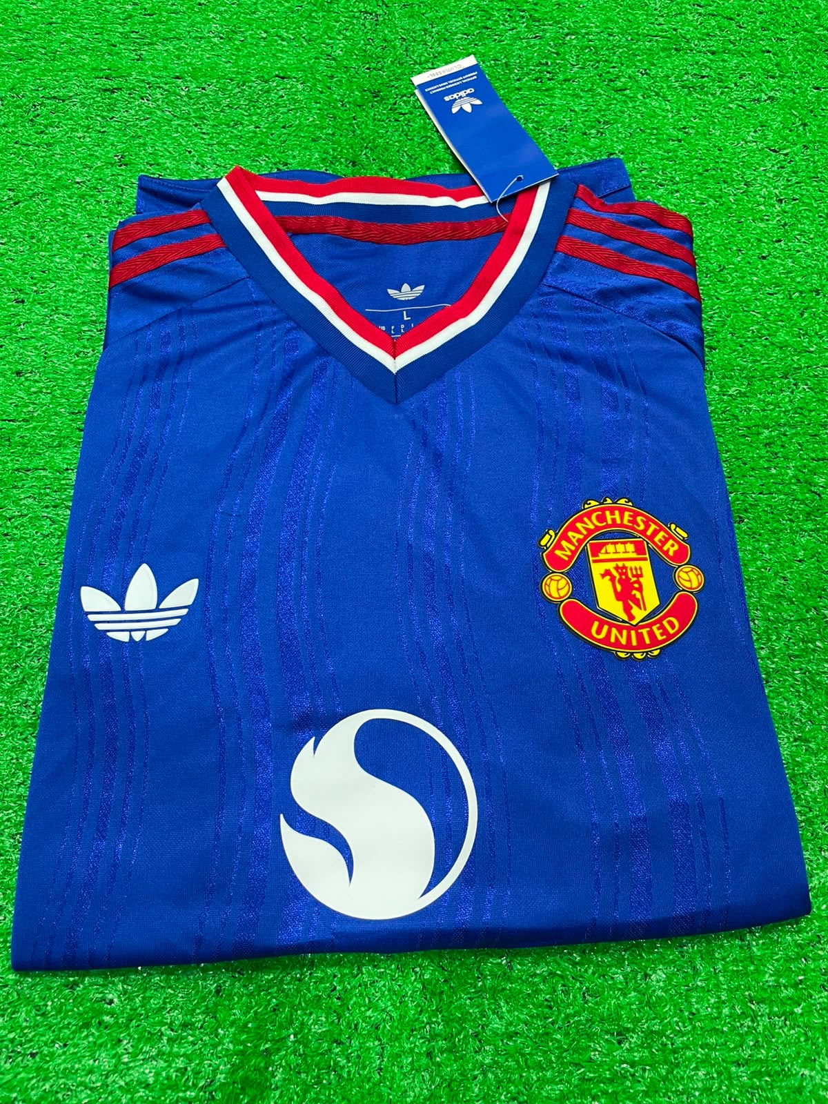 MANCHESTER UNITED AWAY PLAYER VERSION JERSEY 2026/27 view 2