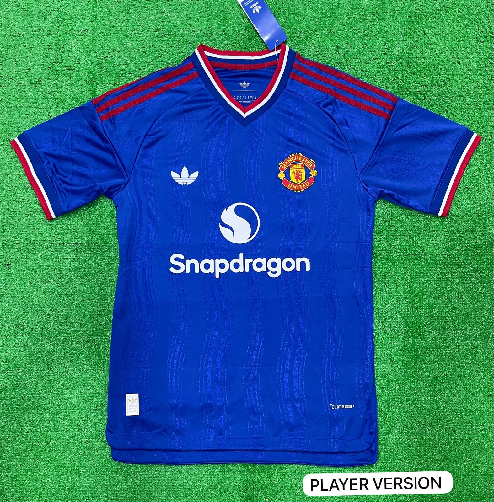 MANCHESTER UNITED AWAY PLAYER VERSION JERSEY 2026/27 view 3