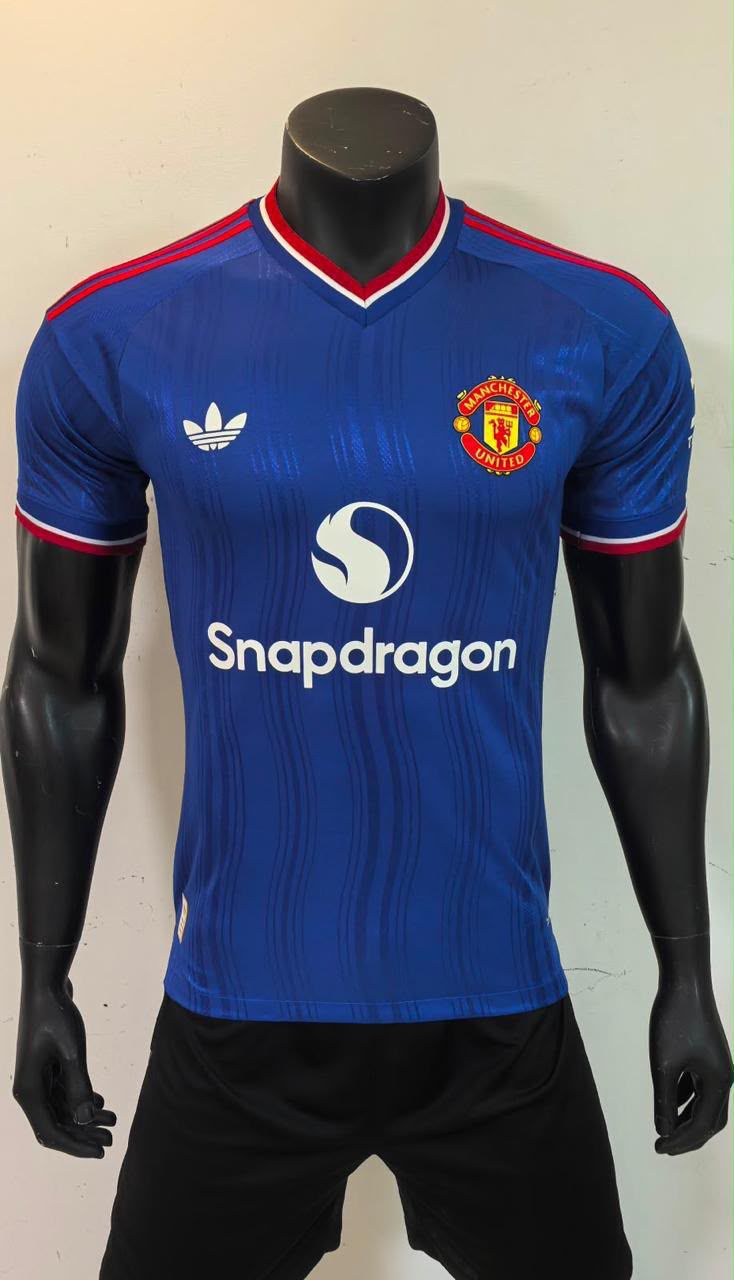 MANCHESTER UNITED AWAY PLAYER VERSION JERSEY 2026/27 view 4
