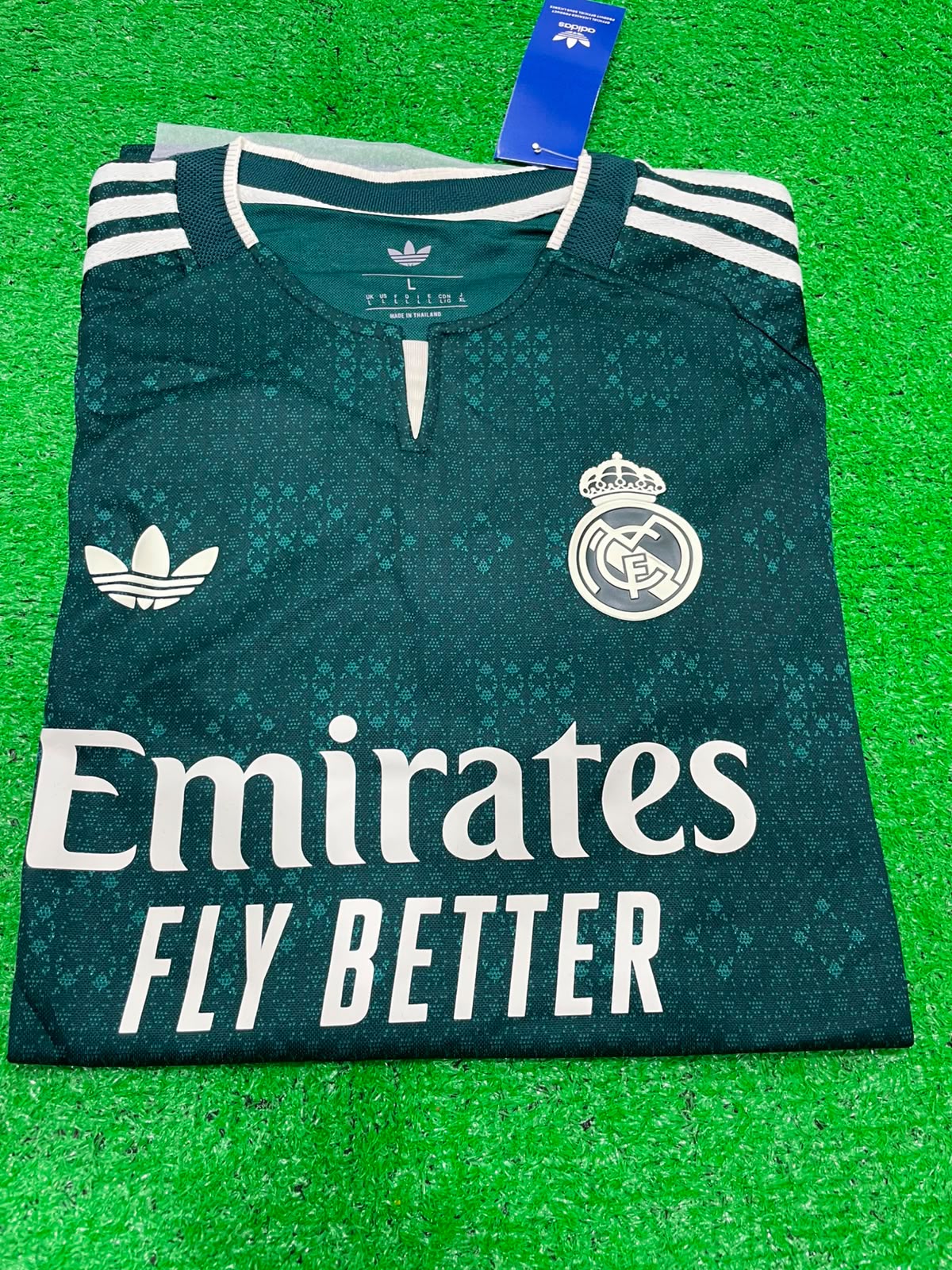 REAL MADRID AWAY PLAYER VERSION JERSEY 2026/27 view 2