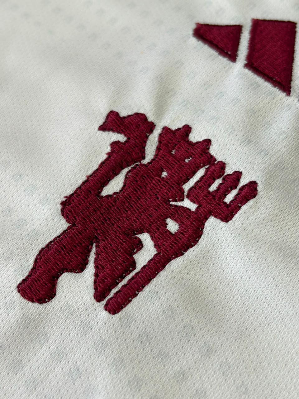 MANCHESTER UNITED THIRD JERSEY 2026/27 CUNHA – EMBROIDERY view 3